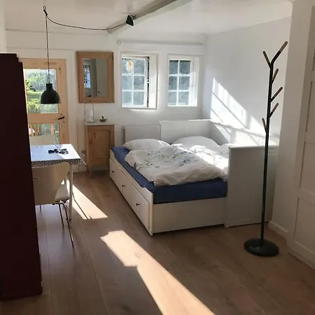 Idyllisk Baghus I Det Gamle Troense